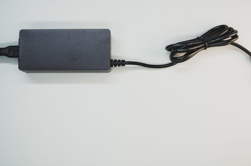 la composition d’un chargeur d’ordinateur portable la composition d’un chargeur d’ordinateur portable